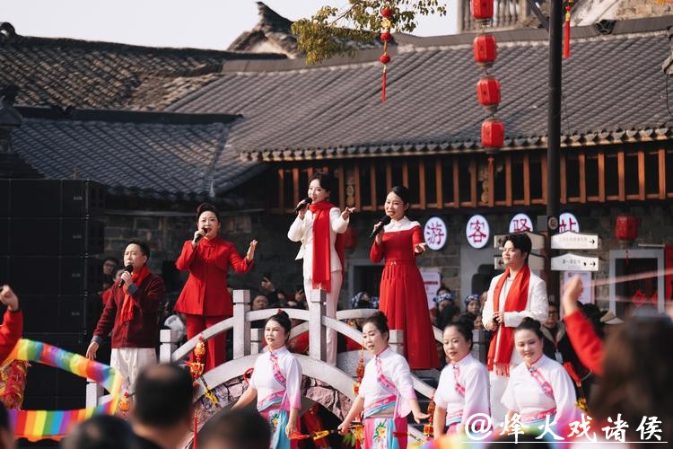 湖北大冶:“四季村晚”闹新春 湖北大冶:“四季村晚”闹新春