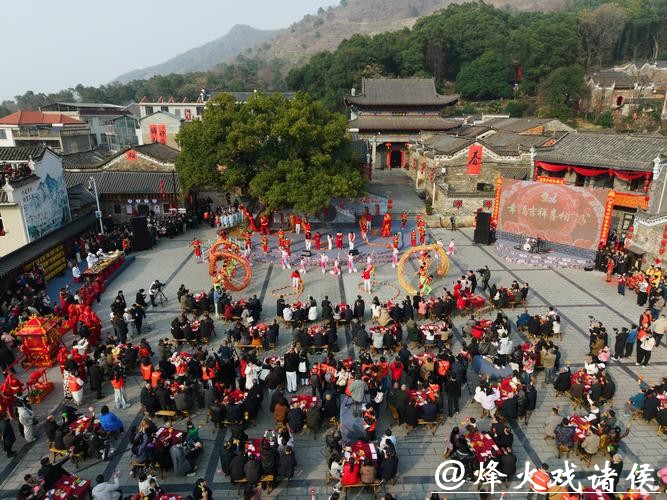 湖北大冶:“四季村晚”闹新春 湖北大冶:“四季村晚”闹新春