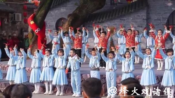 湖北大冶:“四季村晚”闹新春 湖北大冶:“四季村晚”闹新春